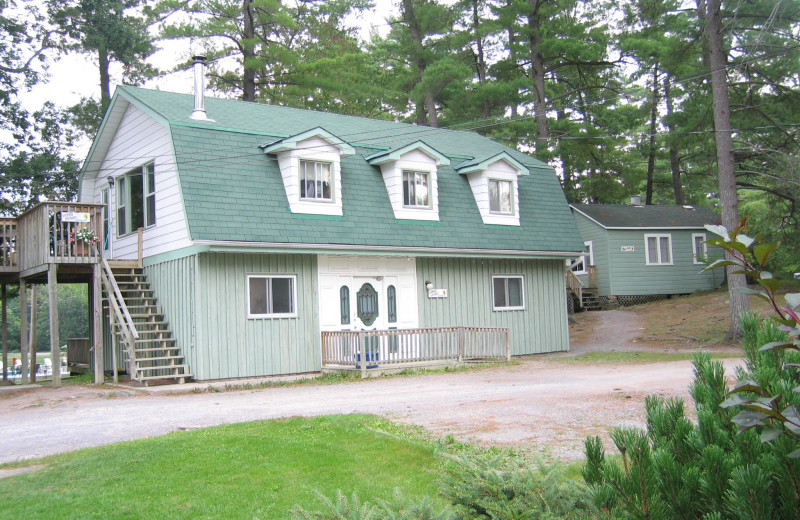 Exterior view of Pine Vista Resort.