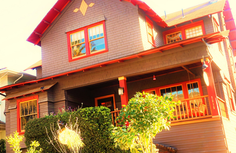 Exterior view of Amber House Inn of Midtown.