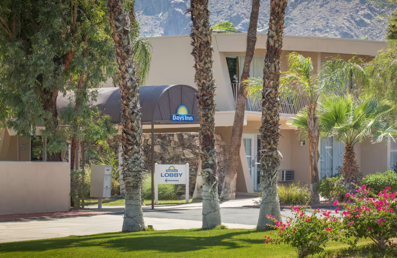 Exterior view of Days Inn Palm Springs.