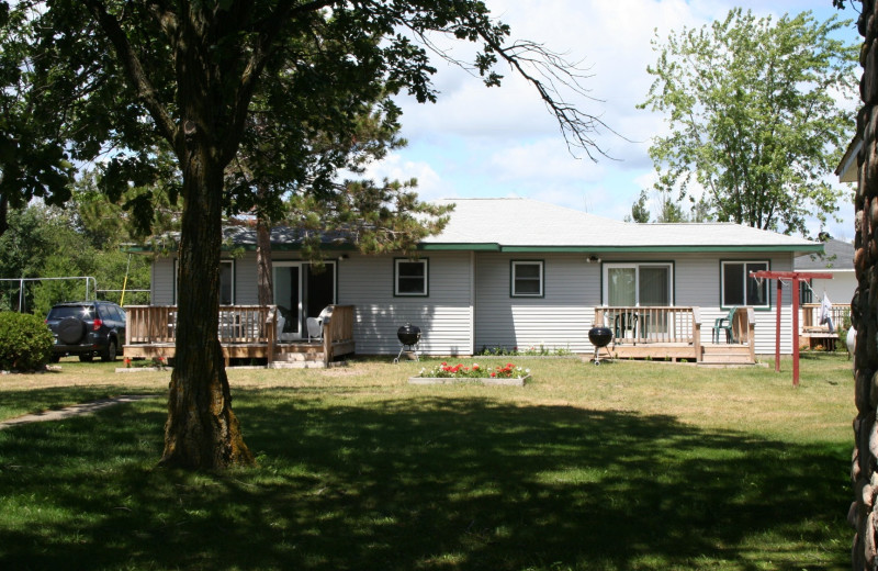 Exterior view of Horseshoe Resort.