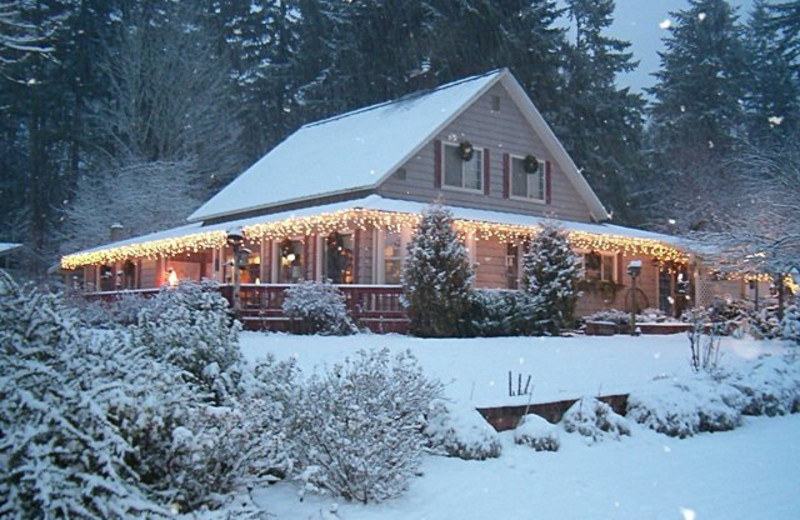 Exterior View of Ovenell's Heritage Inn