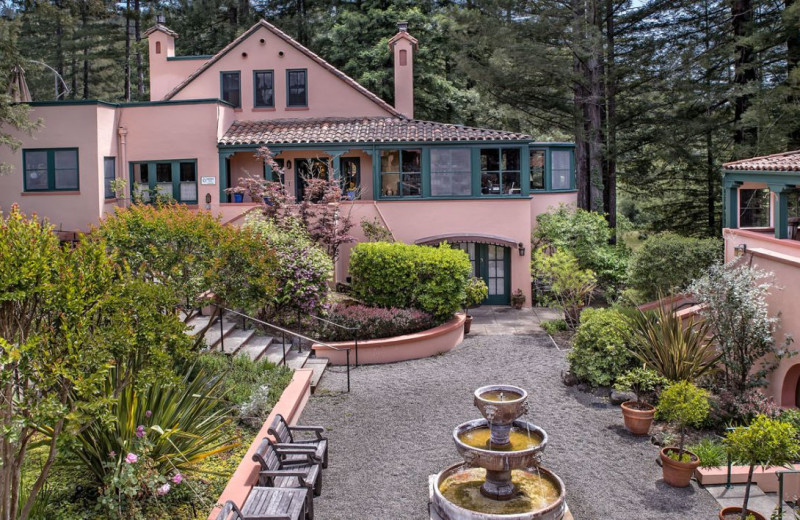 Exterior view of Applewood Inn, Restaurant and Spa.