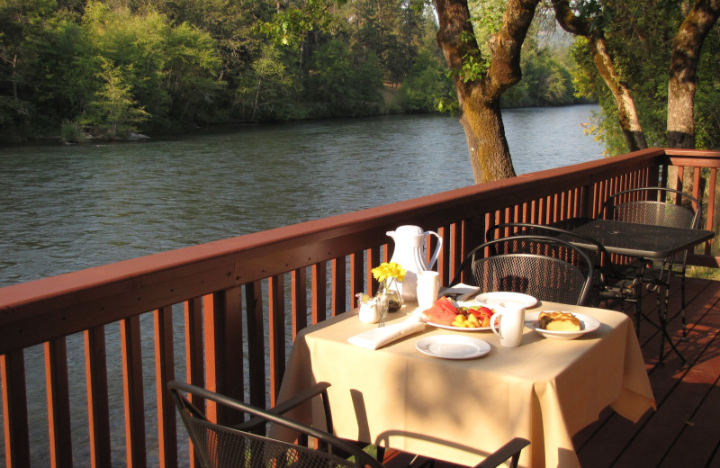 Rogue River Lodge (Trail, OR) Resort Reviews