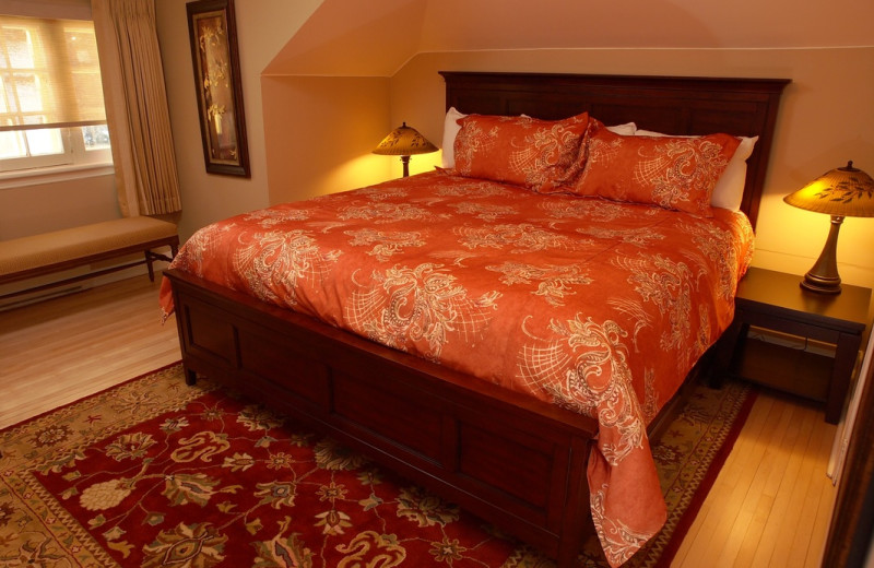 Guest bedroom at Elkhorn Manor.