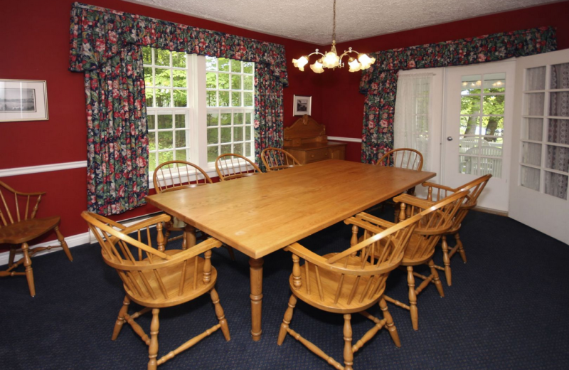 Cottage dining room at Windermere House.