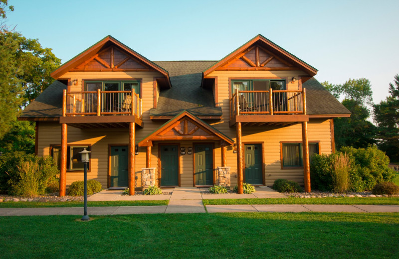 Exterior view of Ruttger's Bay Lake Lodge.