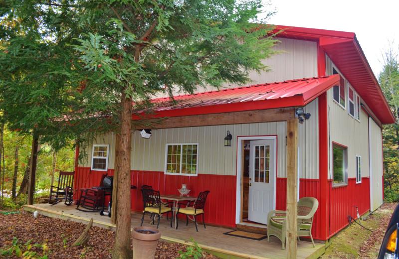 Cabin exterior at Creeks Crossing Cabins.