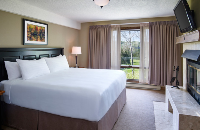 Guest bedroom at Deerhurst Resort.