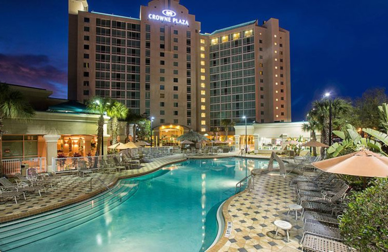 Outdoor Swimming Pool at Crowne Plaza Orlando Universal Hotel