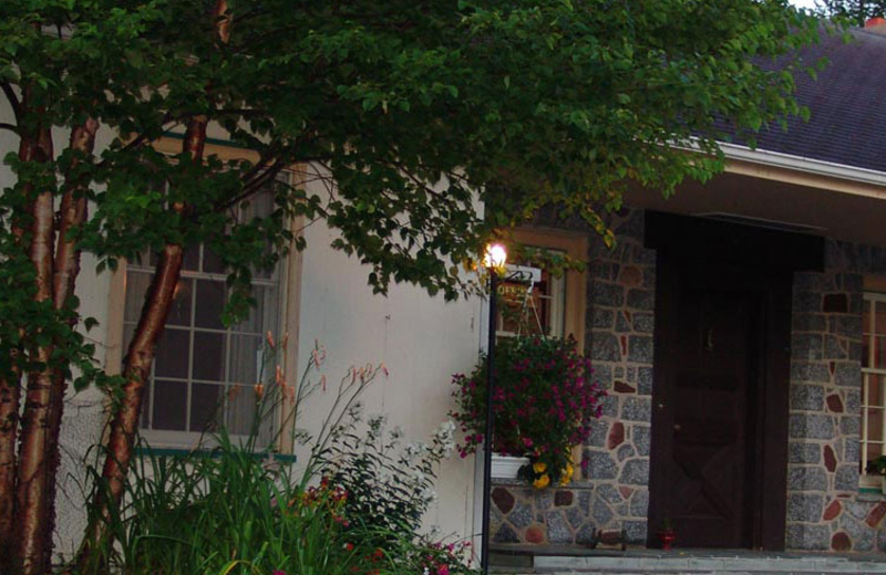 Exterior view of Strawberry Hill Inn and Chalets.