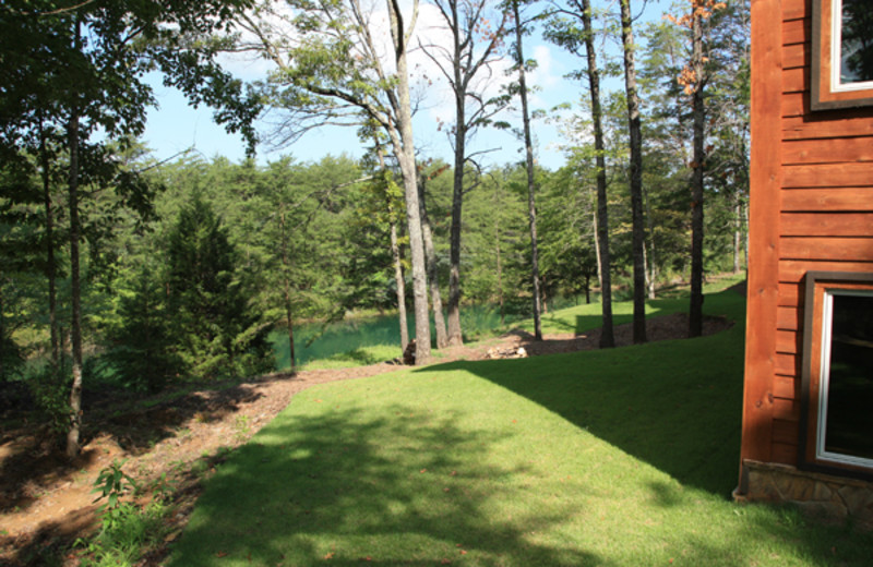 Condo grounds at Highland Rim Retreats.