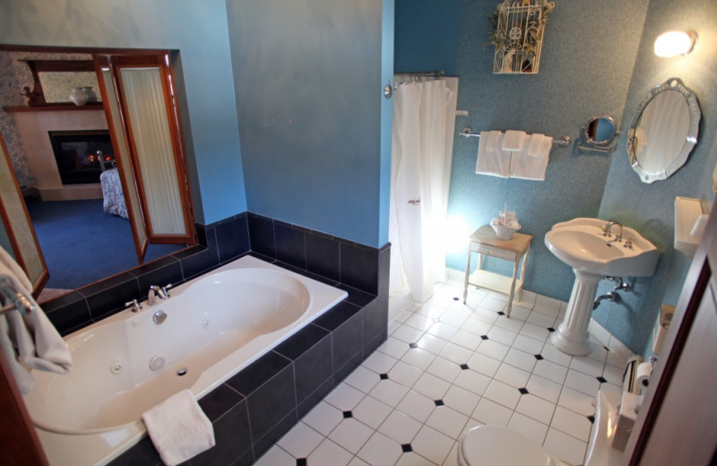 Guest bathroom at Albergo Allegria.