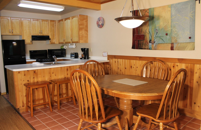 Guest kitchen at Mount Shasta Resort.