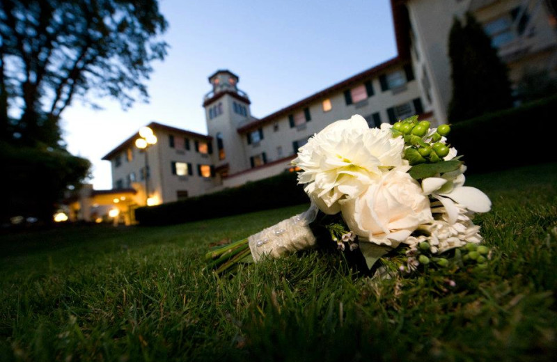 Exterior view of Columbia Gorge Hotel.