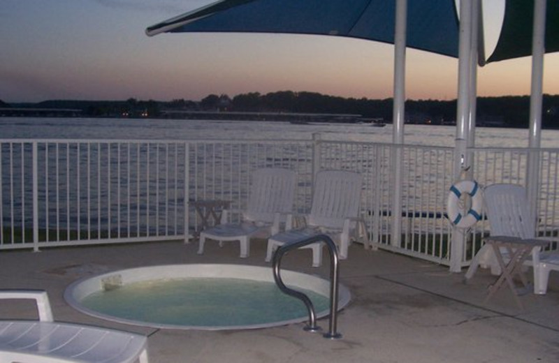 Hot Tub at Robin's Resort