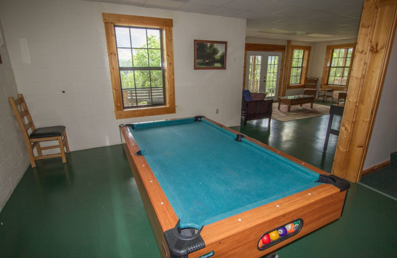 Rental billiard table at Cobbly Nob Rentals.