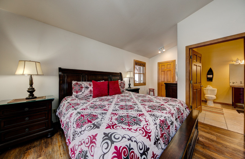 Guest bedroom at Black Canyon Inn.