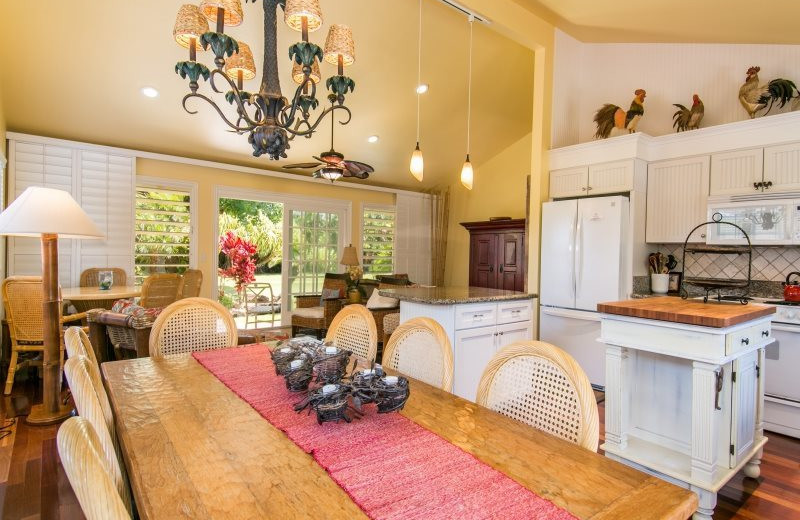 Vacation rental kitchen and dining at Great Vacation Retreats.