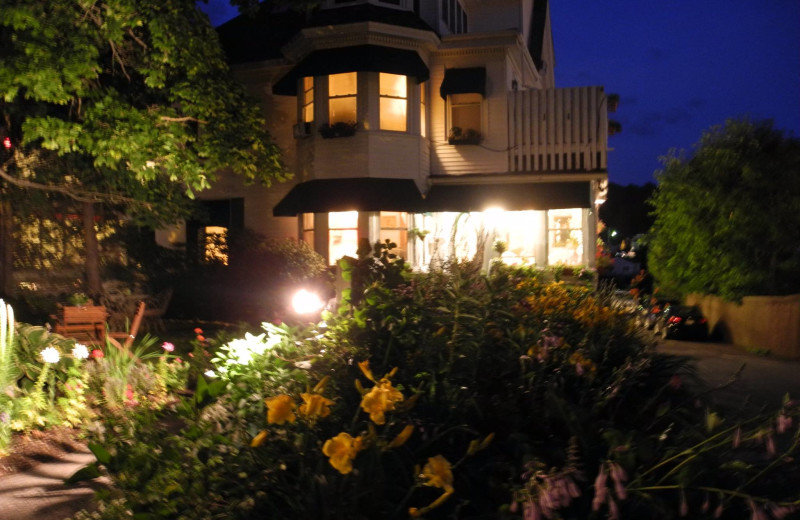 Exterior view of Harbour Towne Inn on the Waterfront.