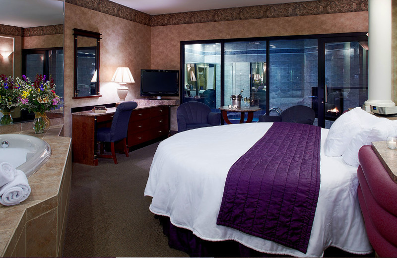 Guest room at Cove Haven Entertainment Resorts.