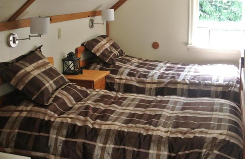 Lodge bedroom at Grizzly Bear Lodge & Safari.