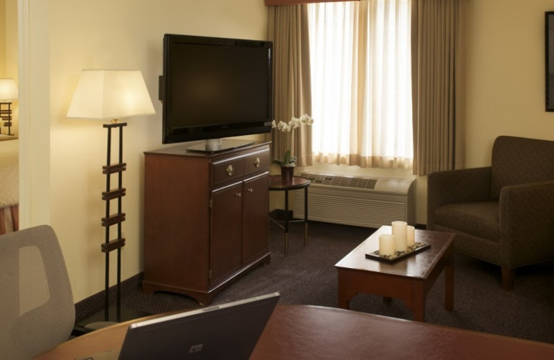 Guest room at Larkspur Landing - Folsom.