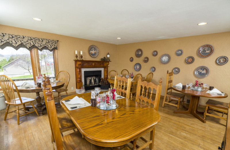 Dining area at Hawk Valley Retreat & Cottages.