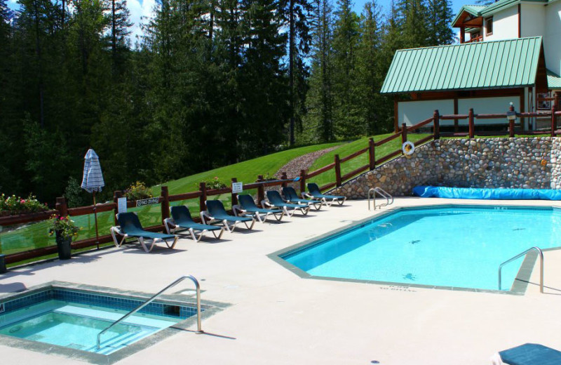 Outdoor pool at Lizard Creek Lodge.