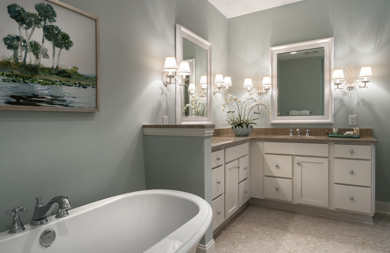 Penthouse bathroom at North Beach Plantation.