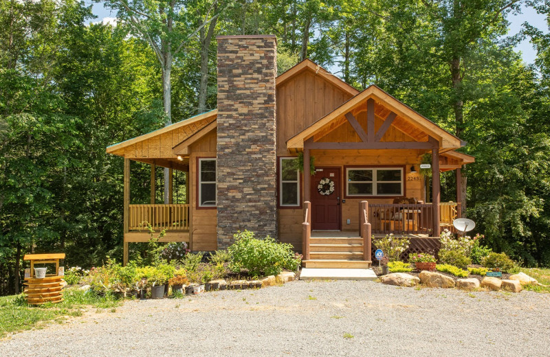 Cabin exterior at American Patriot Getaways, LLC.