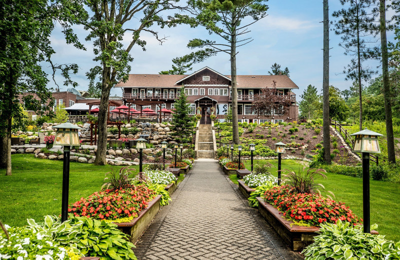 Exterior view of Grand View Lodge.