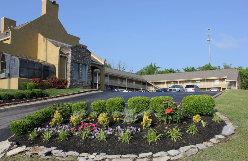 Exterior view of Antioch Quarters Inn and Suites.