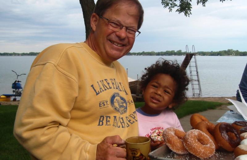 Family dining at Dickerson's Lake Florida Resort.