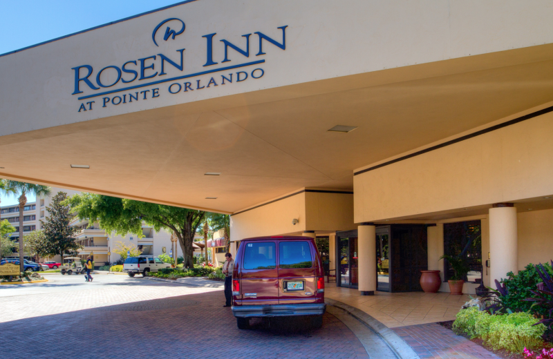 Front entrance at Rosen Inn at Pointe Orlando.