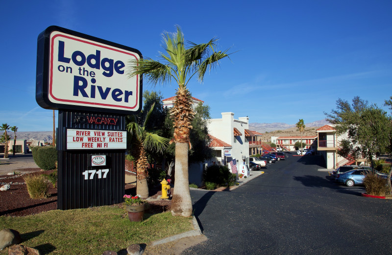 Exterior view of Lodge On The River.