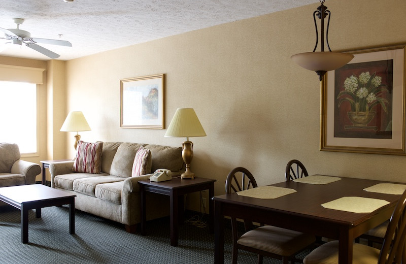 Guest living room at Split Rock Resort & Golf Club.