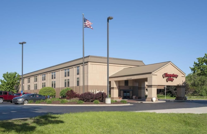 Exterior view of Hampton Inn St. Joseph.