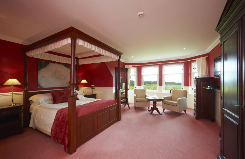 Guest room at Daviot Mains Farmhouse.