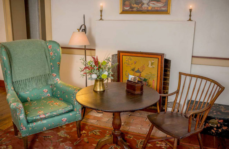 Guest room at The White Swan Tavern.