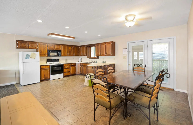 Guest kitchen at Alhonna, LLC.