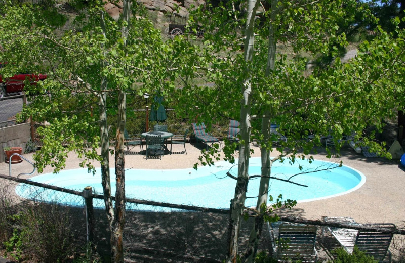 Outdoor pool at Sunnyside Knoll Resort.