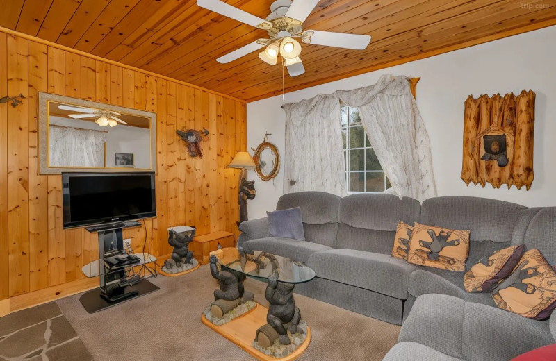 Cottage living room at Cozy Bear Cottages.