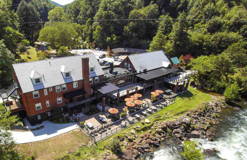 Exterior view of Tapoco Lodge.