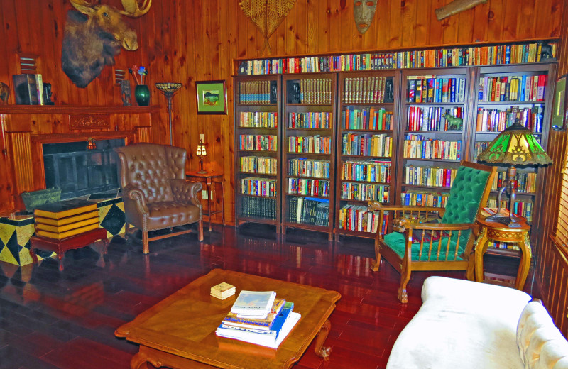 Rental living room at All-Season Cottage Rentals.