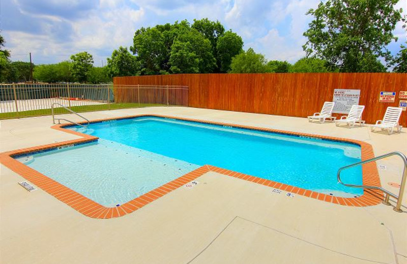 Rental pool at New Braunfels Escapes.