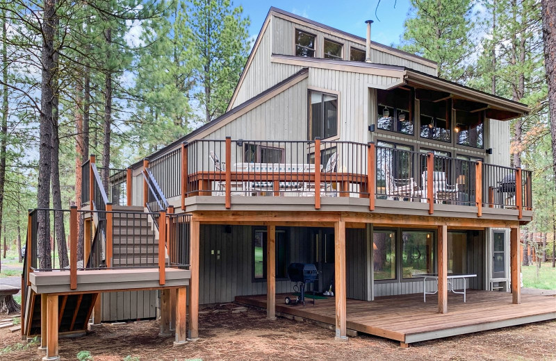 Rental exterior at Sisters Vacation Rentals.