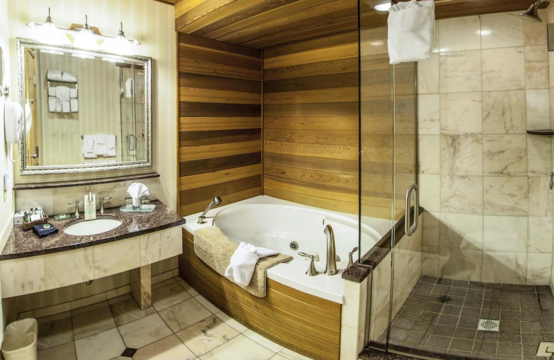 Guest bathroom at Golden Arrow Lakeside Resort.