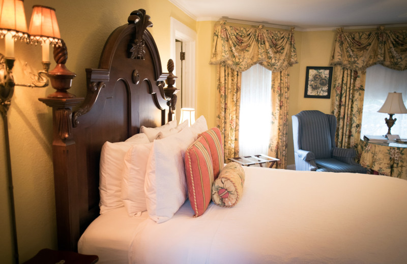 Guest room at Pinecrest Bed 