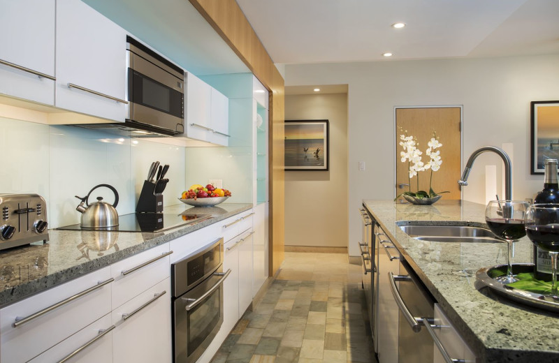 Full Kitchen at Santa Maria Suites