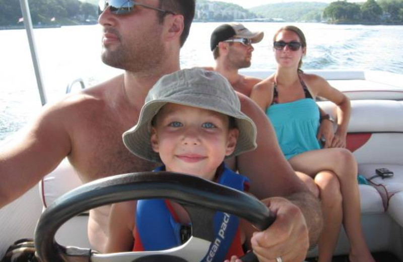 Family boating at Lakeview Resort.